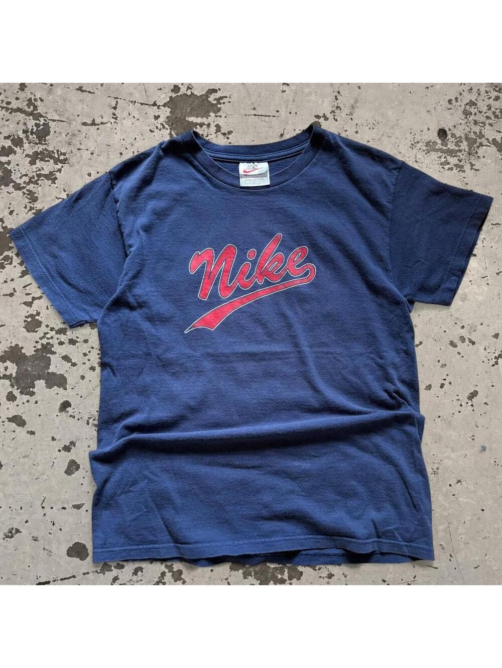 Beautiful vintage 1990s made in USA Nike tee. Fits like M.
